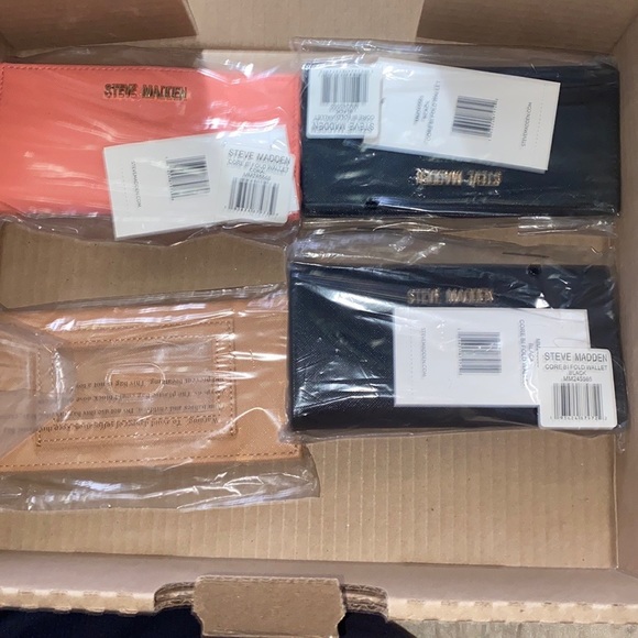 Steve Madden fold book - Picture 3 of 4